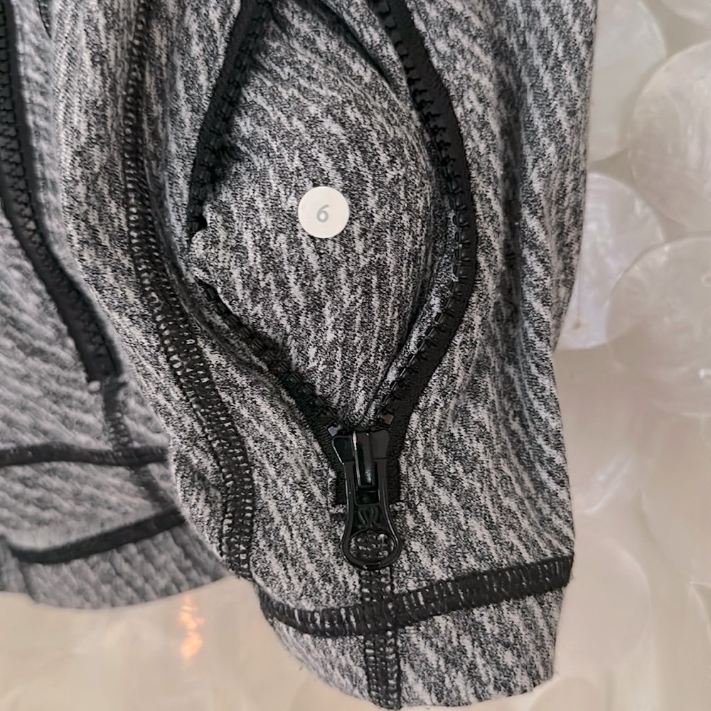 LULULEMON Define Hip-Length Jacket Women’s size 6 🩶🖤 Gray White Black - Picture 12 of 14